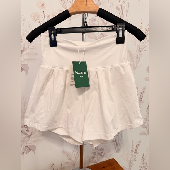 HALARA Pants - NWT / HALARA Women's Softlyzero Airy Double Layer Athletic Shorts / Size M